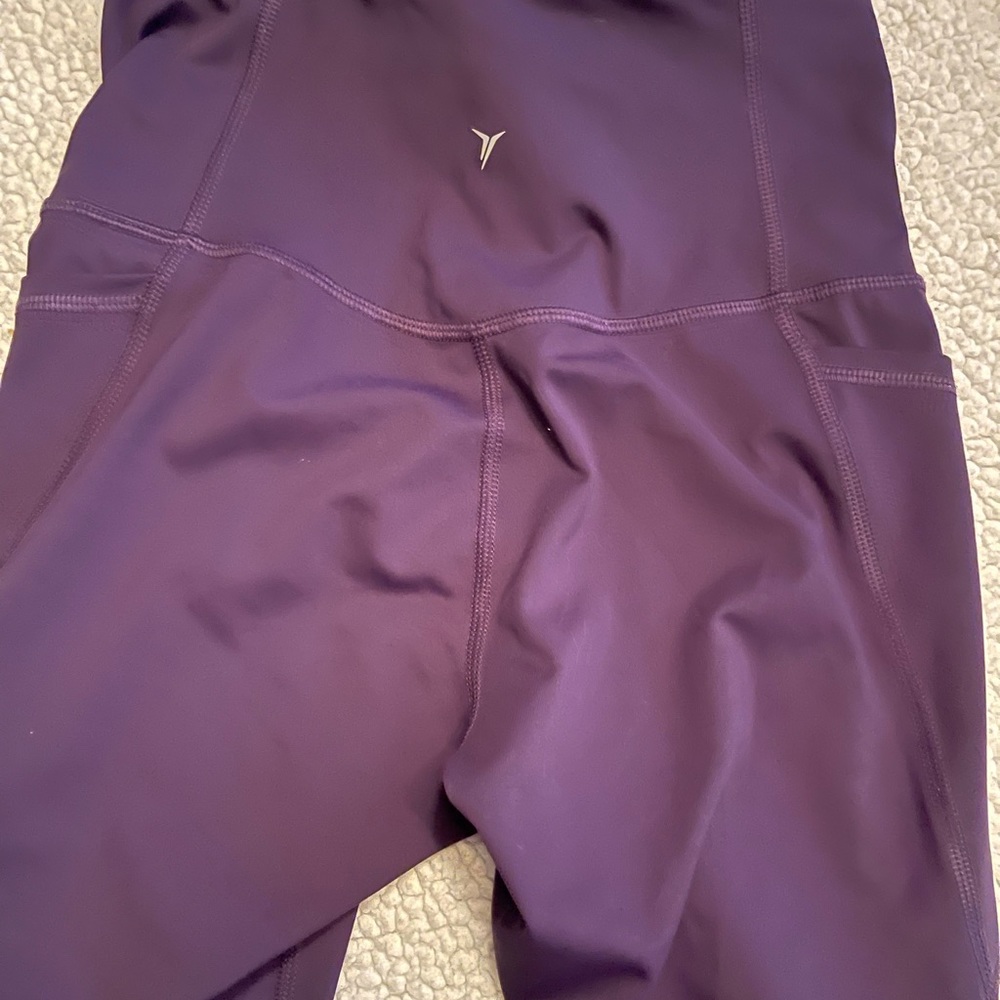 2 pairs of leggings